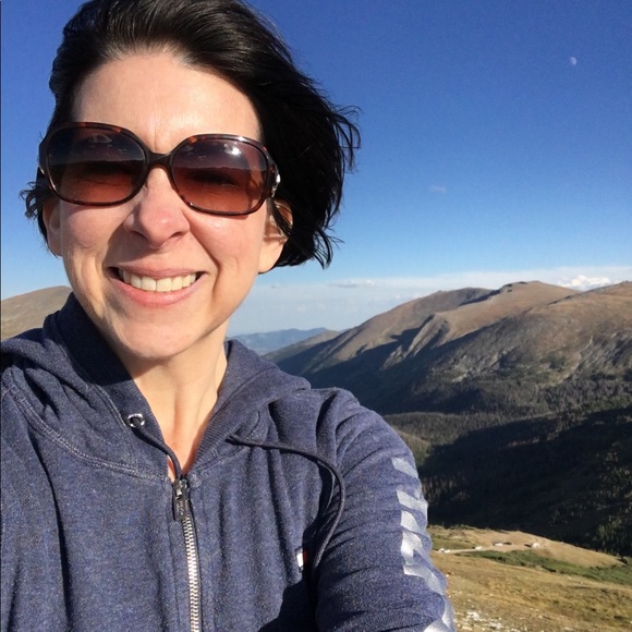 Meet your Posher, Jennifer - Picture 2 of 5